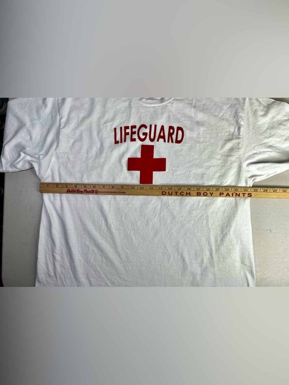 LIFEGUARD" graphic with red cross and "HAWAII" text underneath, size XL. Unisex - Picture 7 of 8